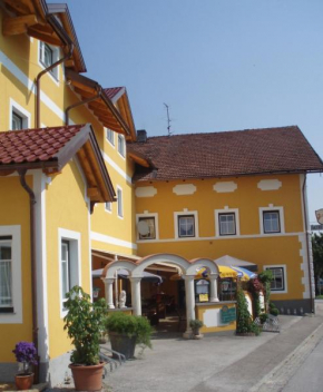 Отель Kirchenwirt Mayr  Франкинг